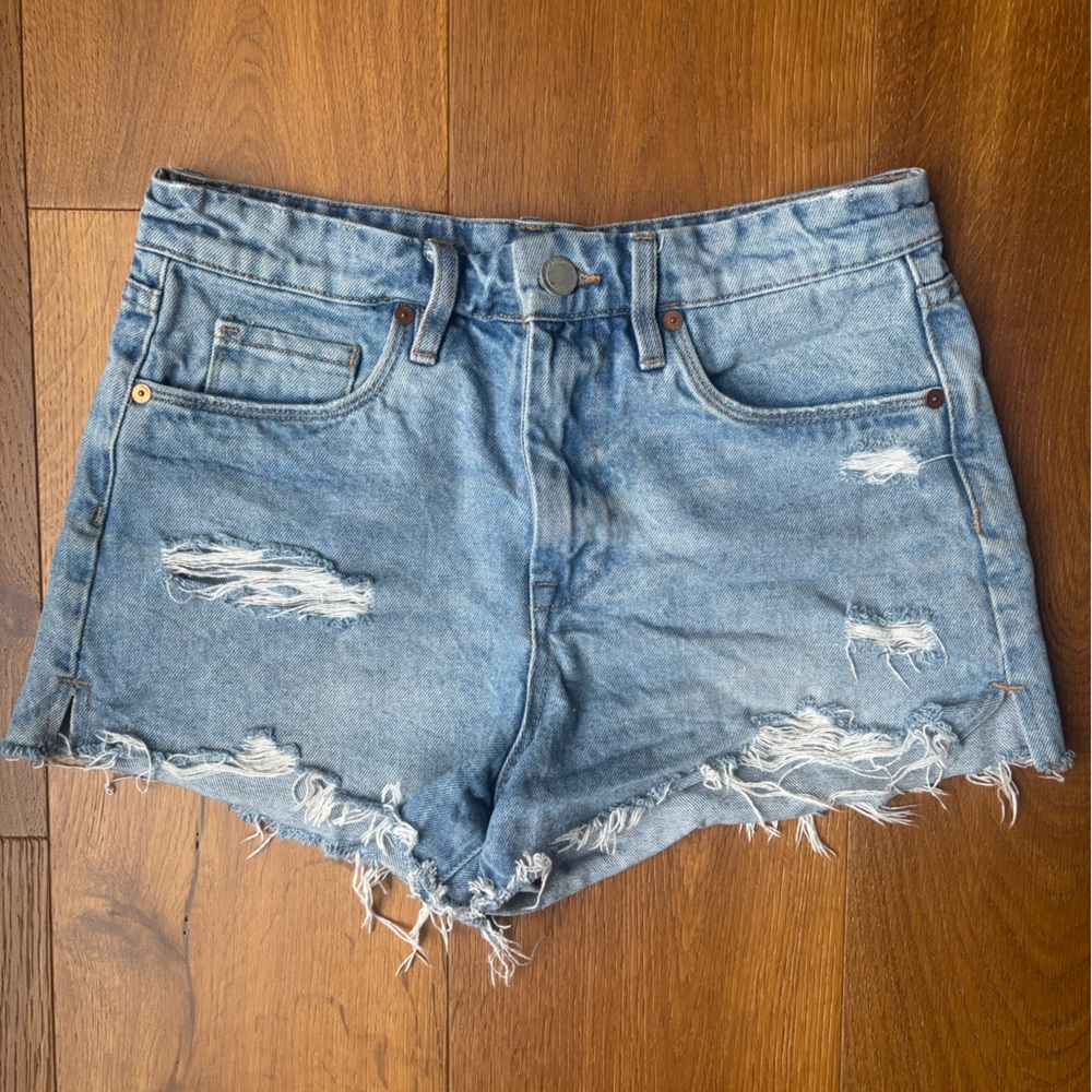 Blank NYC Mid Rise Cut Off Jean Shorts Distressed Light Wash 28 Raw Hem Denim